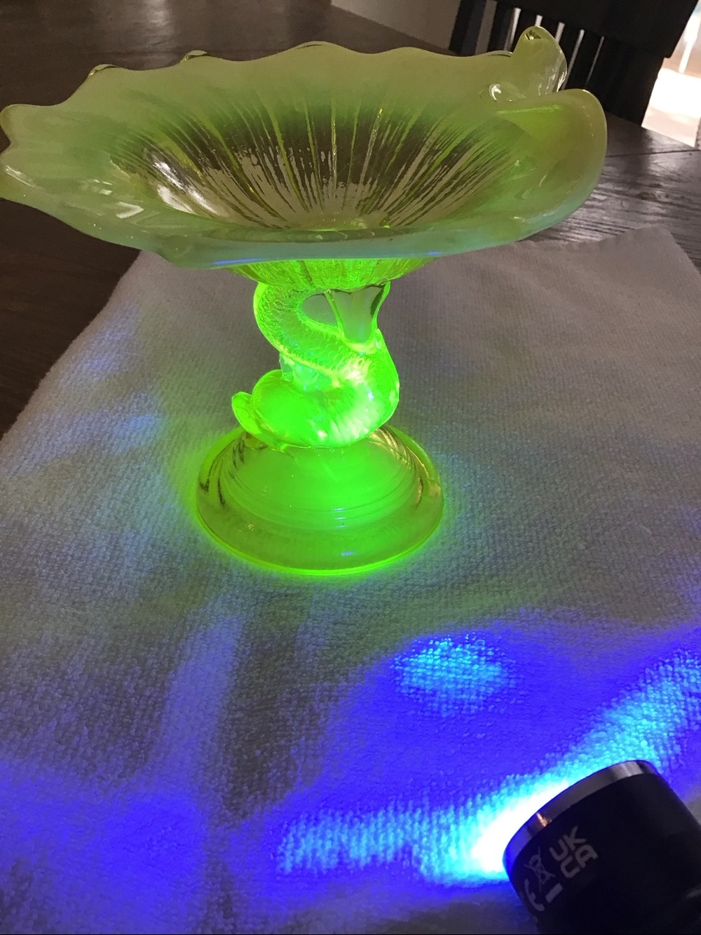 Vintage Vaseline uranium glass dolphin/fish stem compote - Picture 3 of 11